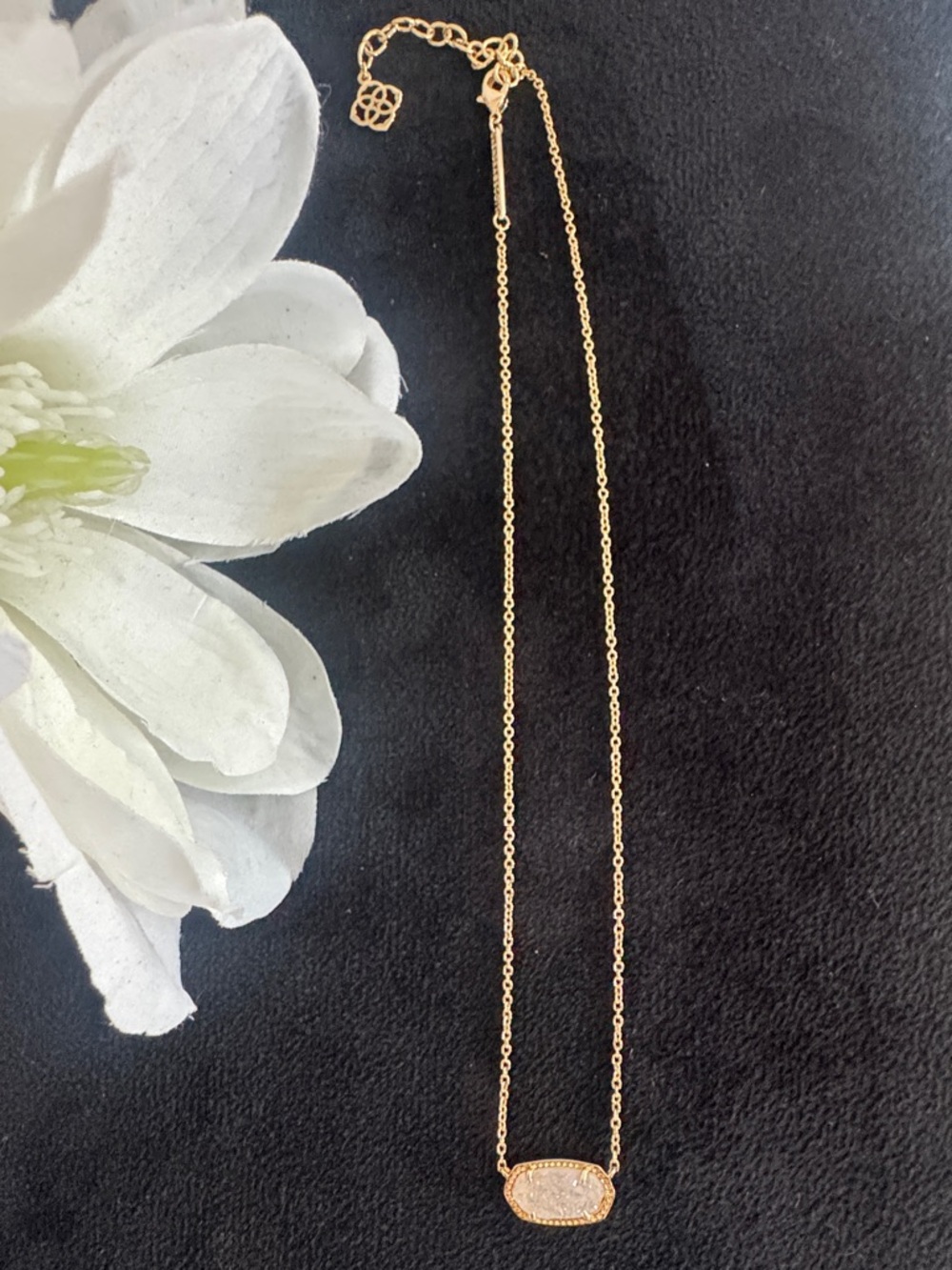 Kendra Scott Gold Toned Oval Pendant Necklace